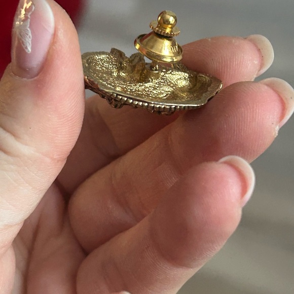 4/$50 Easter bunny on basket  vintage brooch 🐰 - Picture 6 of 6